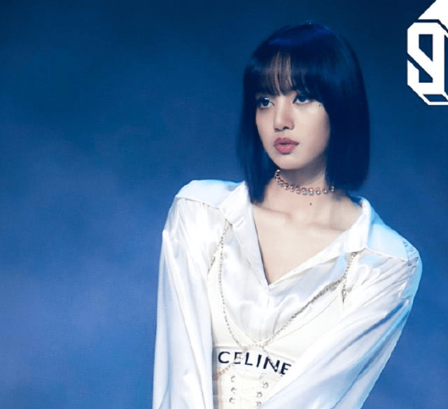 lisa新发型露出额头但离开厚重滤镜后这颜值变化太大了