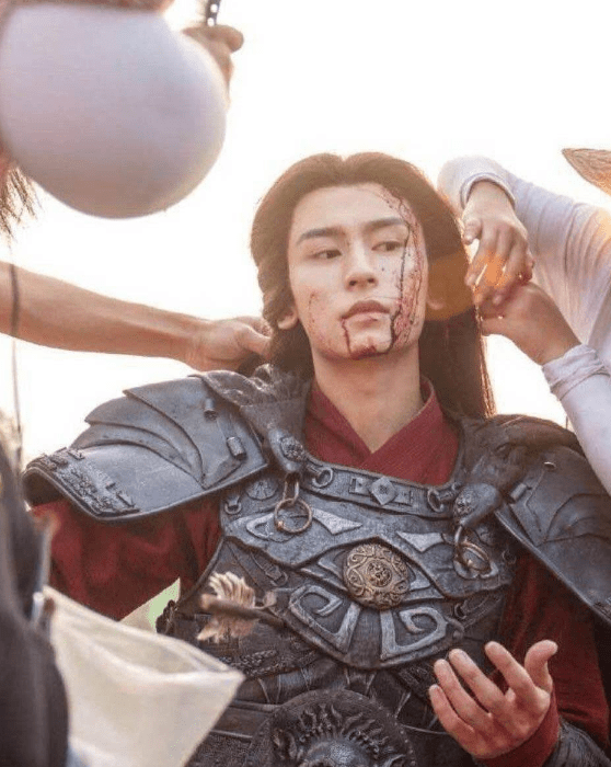 热爱运动的张哲瀚,膝盖有很严重的伤病