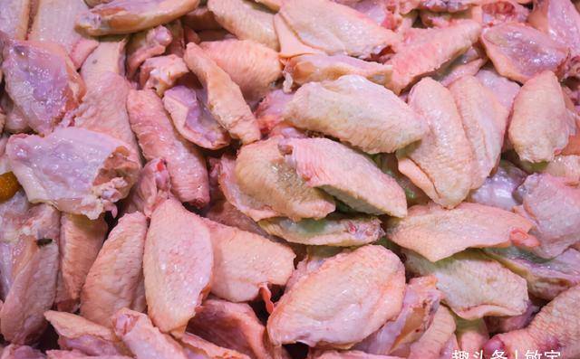就算最低也要30左右一斤才正常,但如果哟徐诶副食店或是超市卖的鸡翅