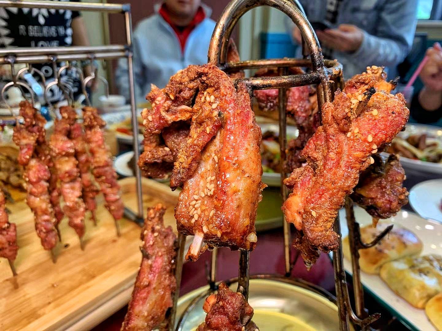 只用未婚羔羊做羊肉串在重庆吃到正宗新疆味就在渝北星光天地