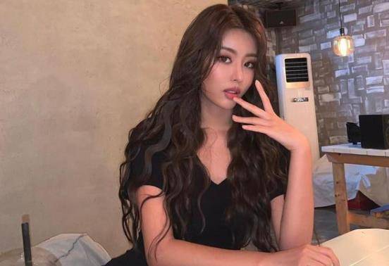 韩国模特“性感小野猫”郑宥娜，长相甜美身材火辣，吸粉上百万