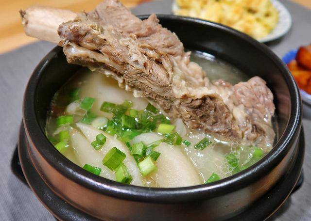 【牛骨萝卜汤】