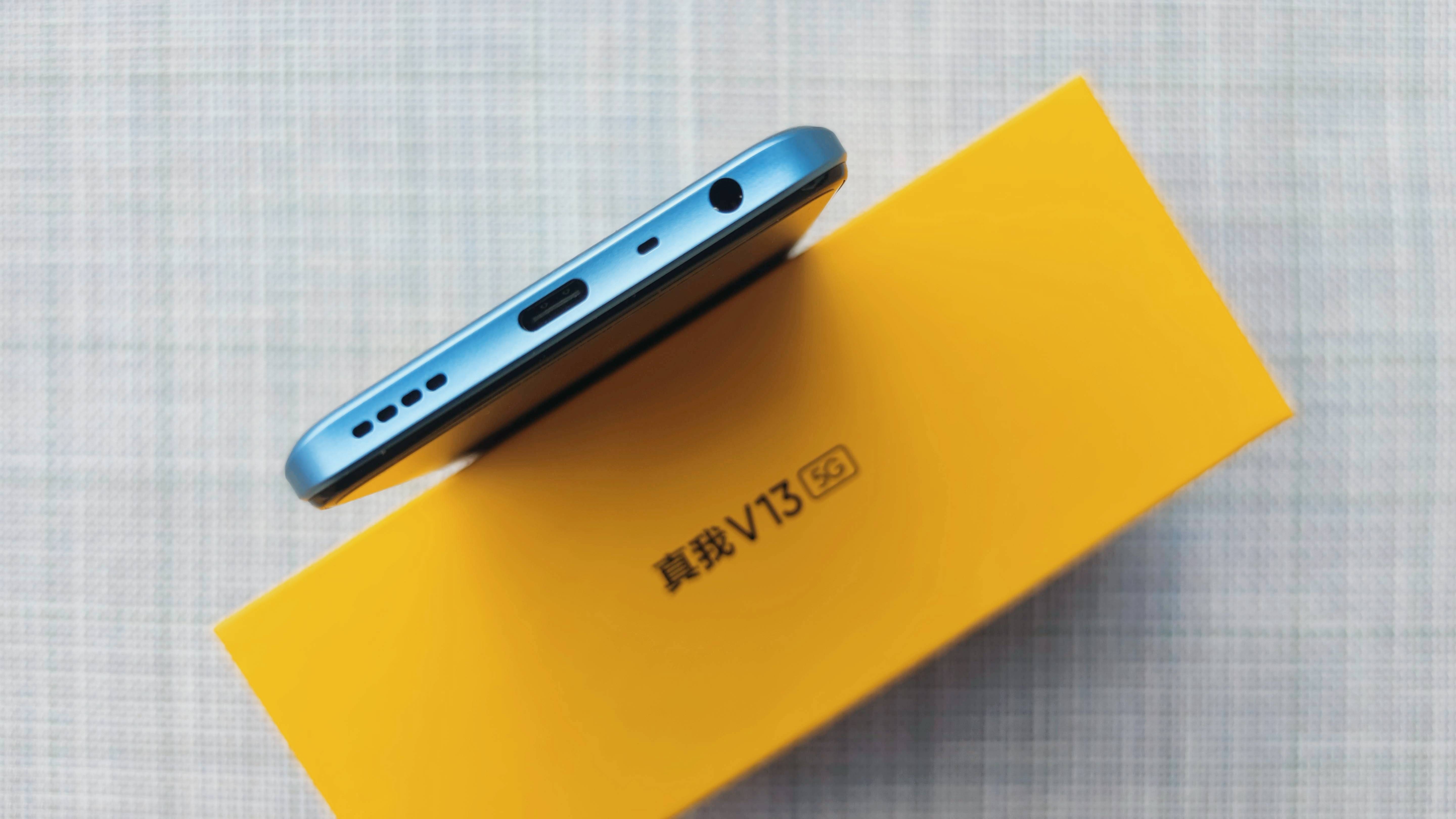 realme真我v13体验握持无压力5000超级大电池