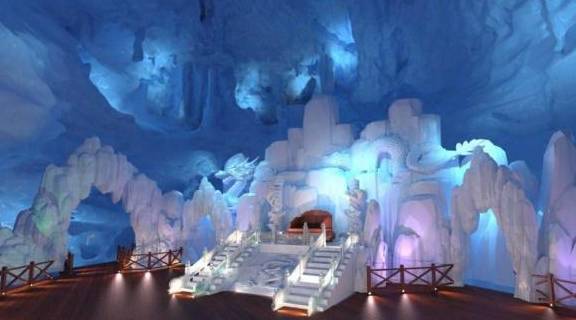世界最“神奇”的一座冰宫，建造在沙漠地下，里面藏有大量水晶