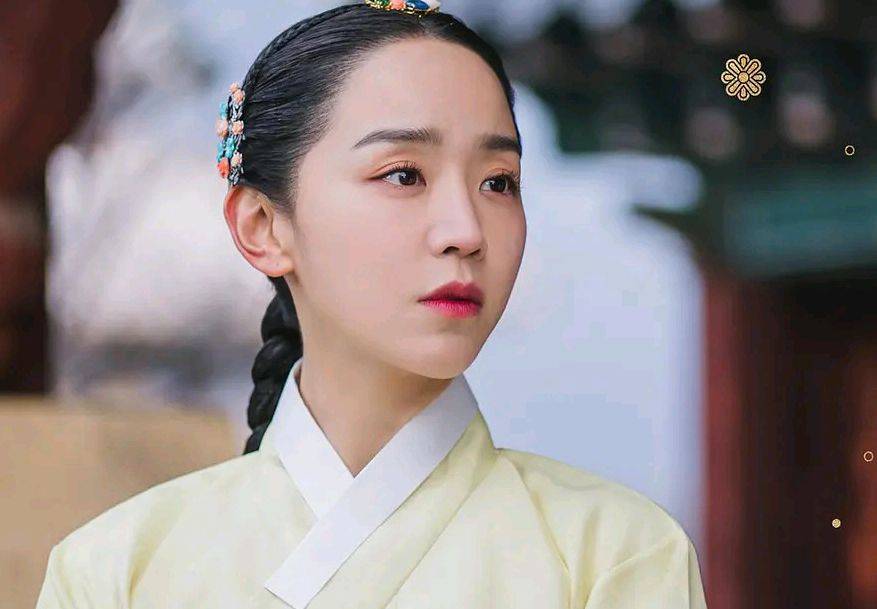 男主一开始都没认出来是玄彬,孙艺珍那部剧的男二,古装完全认不出,女