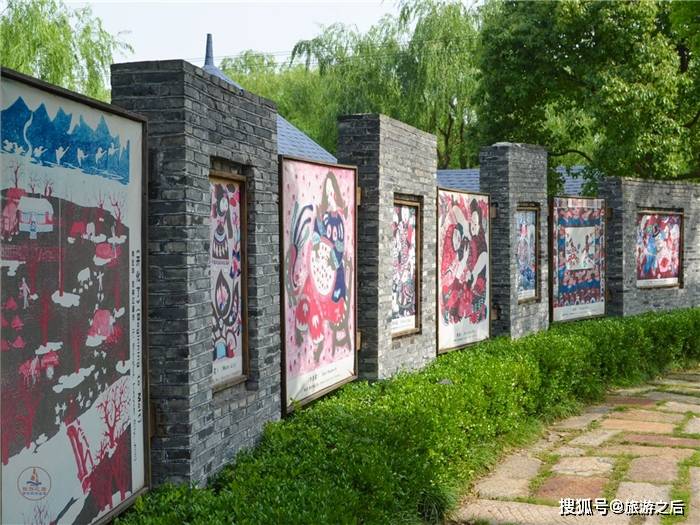 上海一处农民画村，一幅江南农村风貌，适合喜欢画画的人游玩