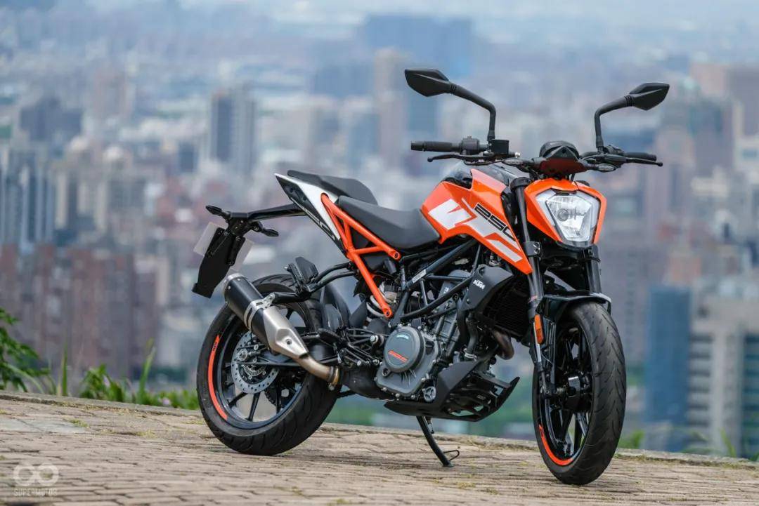 新款ktm125250duke諜照曝光車架減震平叉大改款