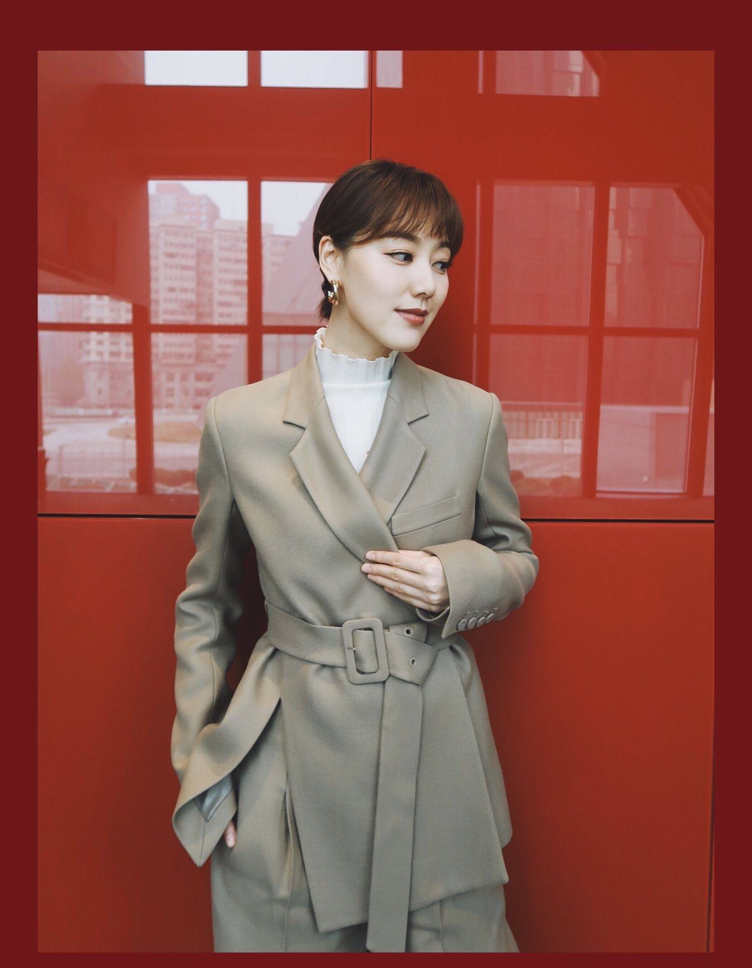 原创美女王冠近照少女感十足清秀优雅漂亮依然自曝37岁没对象