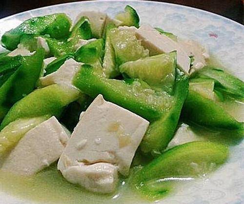 丝瓜炒豆腐的做法