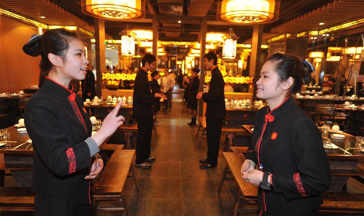 吃火锅时,服务员问是否加汤?内行人都这样回答,一看就是行家_用餐