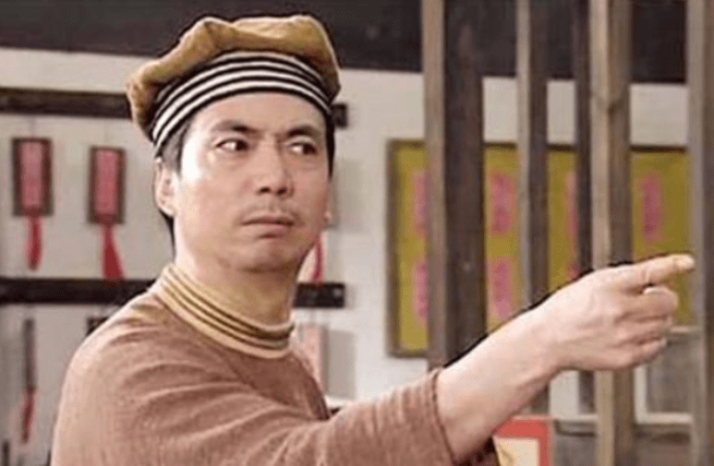 国家一级演员范明今年已经56岁了,皮肤状态肯定比不上年轻的时候,脸部