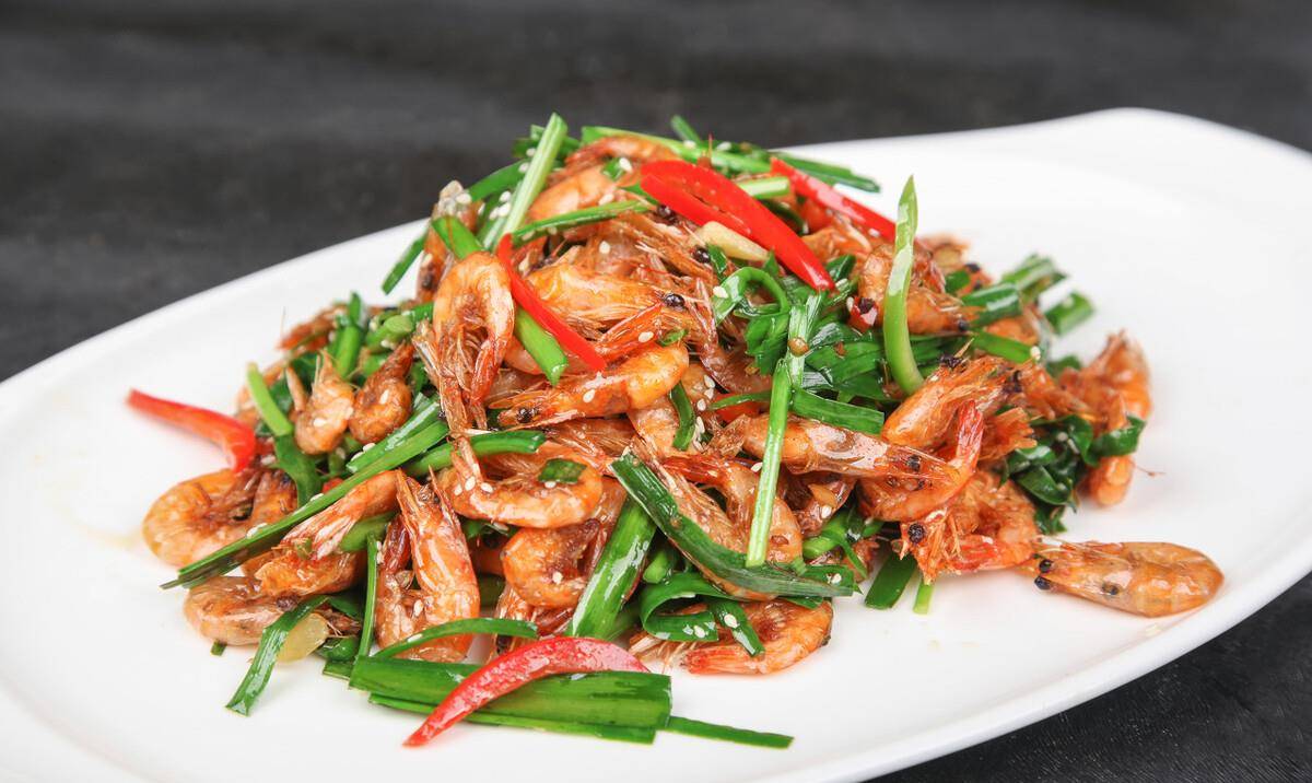多样,简单一炒就是一道美味,今天蕾宝介绍内陆人最爱的韭菜炒河虾做法