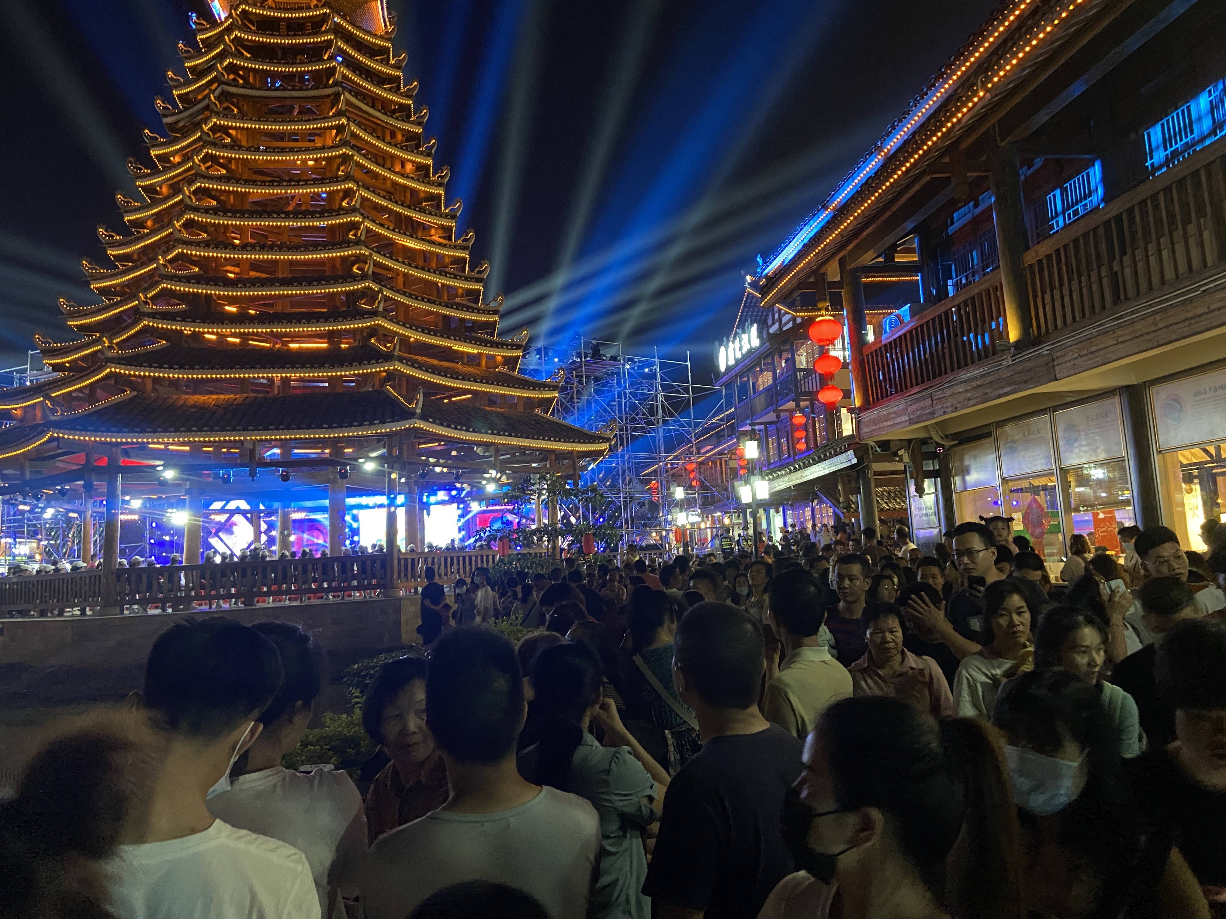 武鸣三月三夜景图片