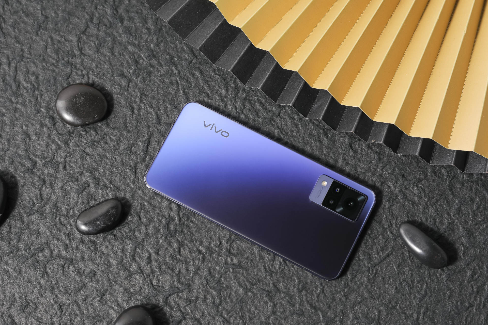 vivos9外观赏析炫彩配色成为年轻人的出街潮品