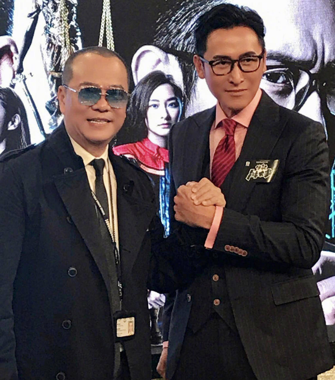 原创欧阳震华公开年轻绝密照腹肌人鱼线尽显魅力今发福仍受欢迎