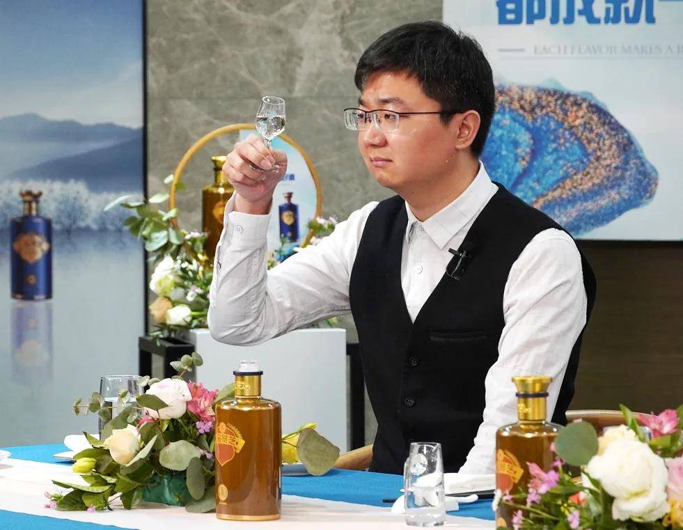 好时代需要一瓶极致好酒mona芝香品鉴会带你感受极致品位体验