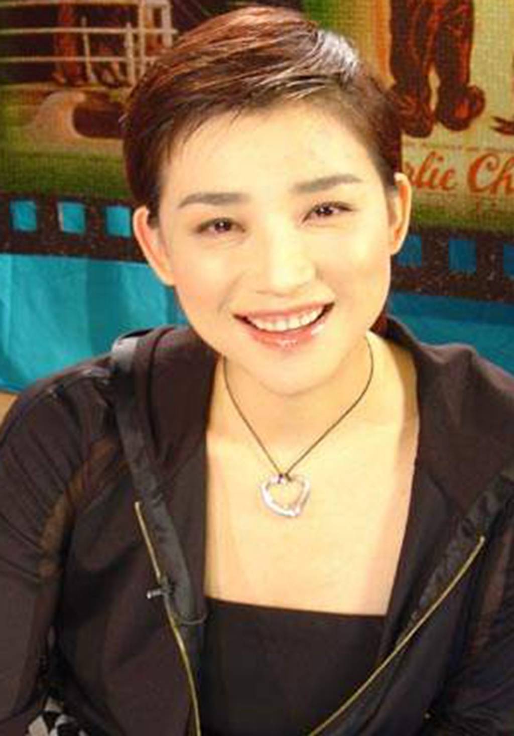 也是河北台曾经一位出色的主持人王玲玲,她是模特出身,在央视也主持过