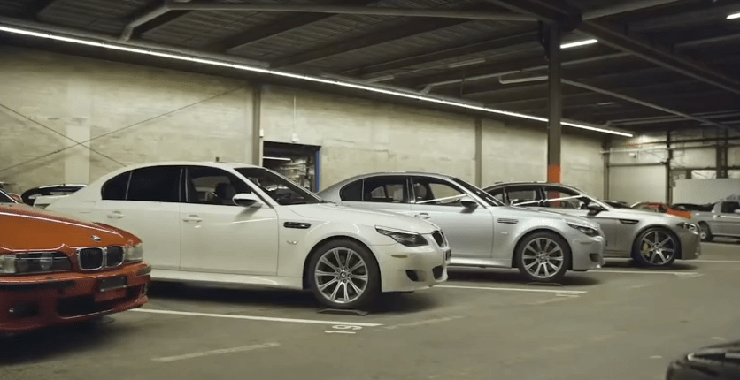 文莱亲王如何花费200亿美元,1000辆豪车9架私人飞机,一支船队_英国