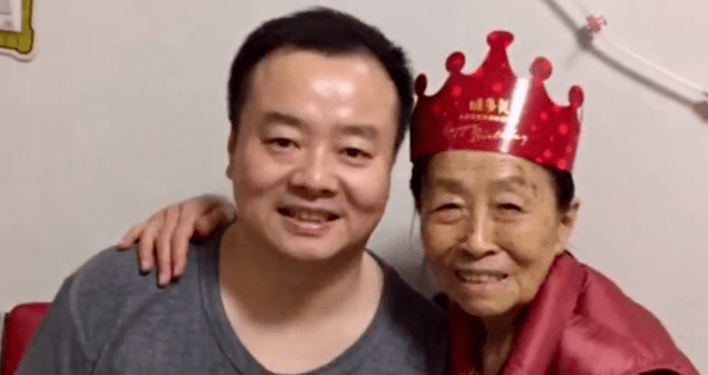 75岁张少华因病去世生前全家庆生合影曝光与丈夫儿子同框画面温馨