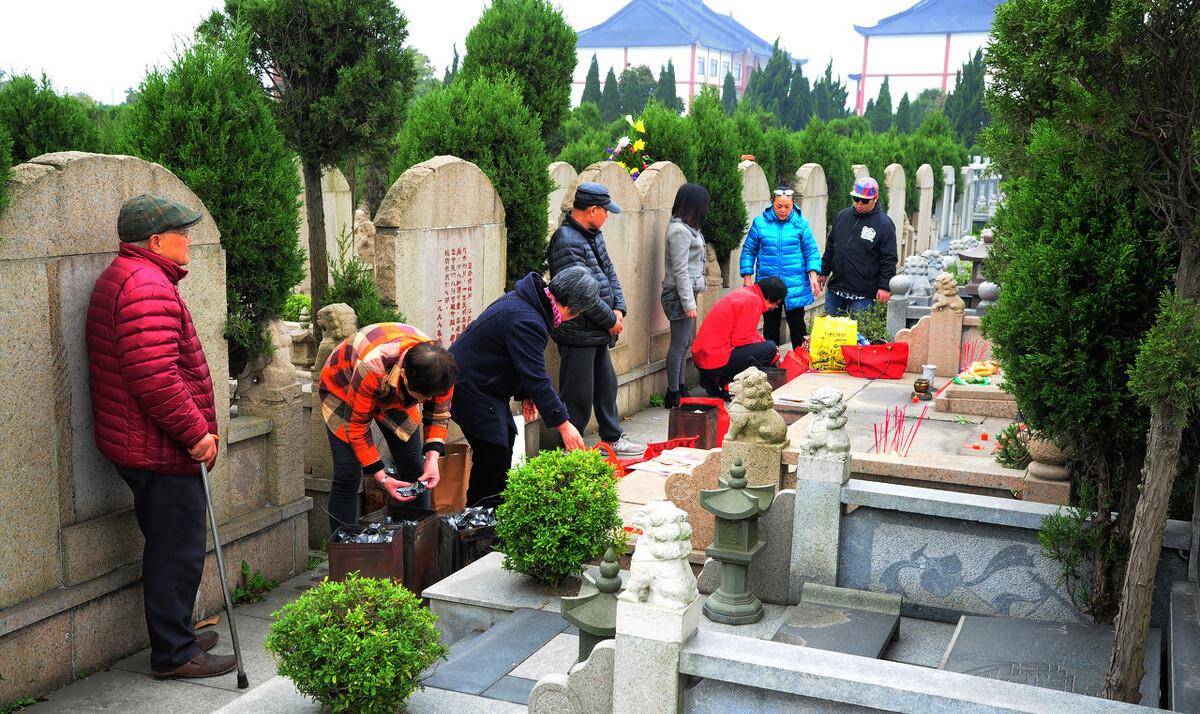 清明扫墓时老辈人交代5大忌要记牢寓意家人平平安安