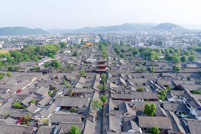 五一成都周边游，中国四大古城之一，俯瞰城中宛若仙境