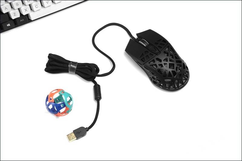 将北京鸟巢元素融入鼠标，这款轻量化设计的洞洞鼠有点不一样