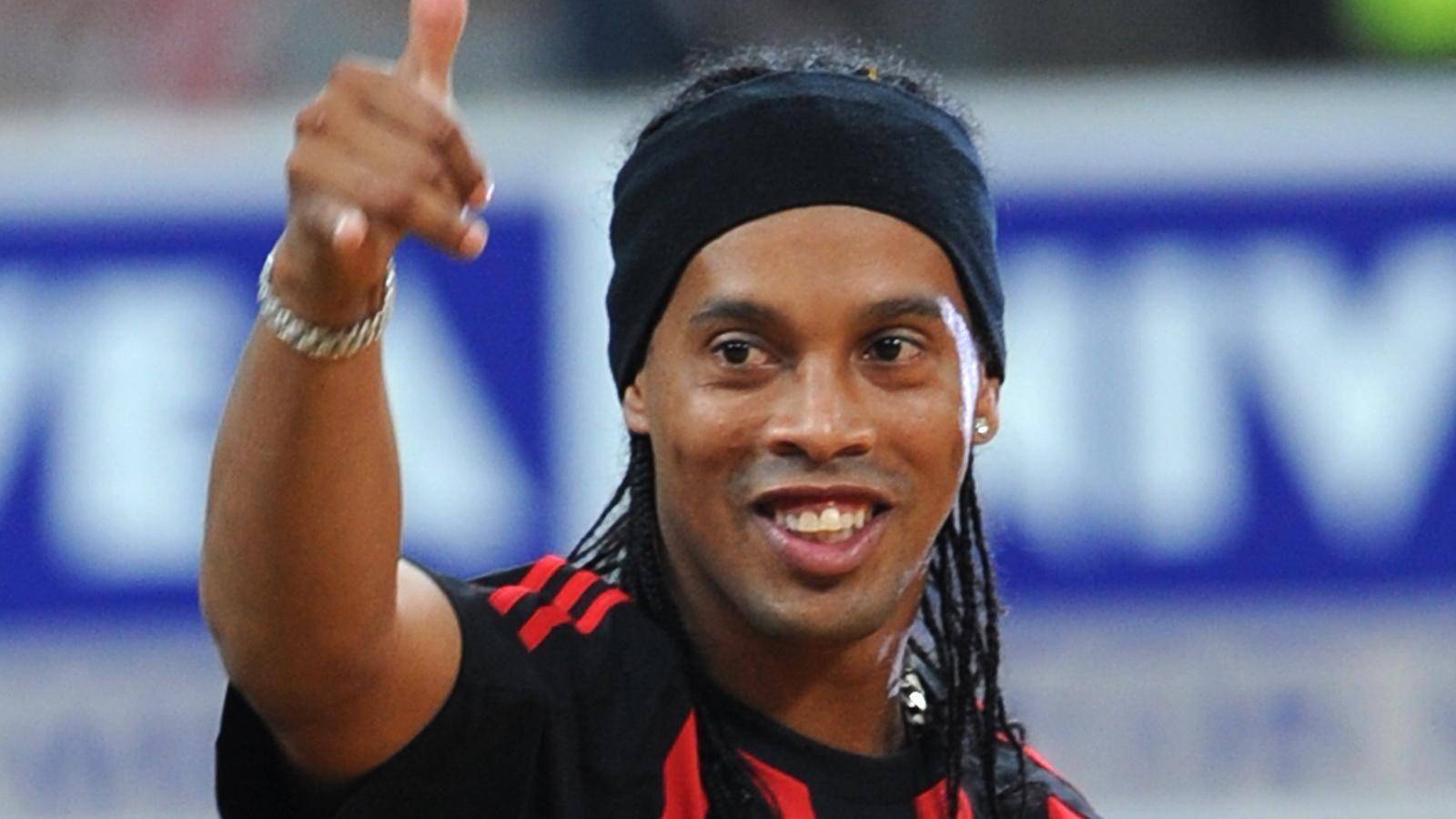 知情人士透露小罗现在做起了木工,勉强赚点钱维持自己的生活!