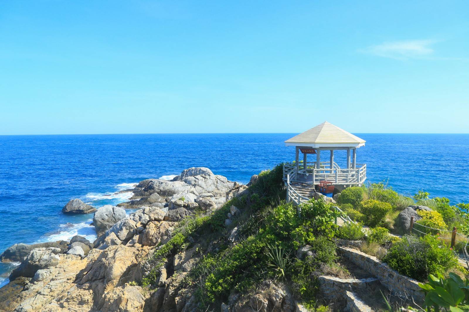 三亚西岛景区景点之牛王岛