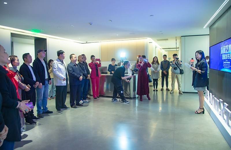 四川成都：艺术家们集体献艺为“齿间艺术家”助彩