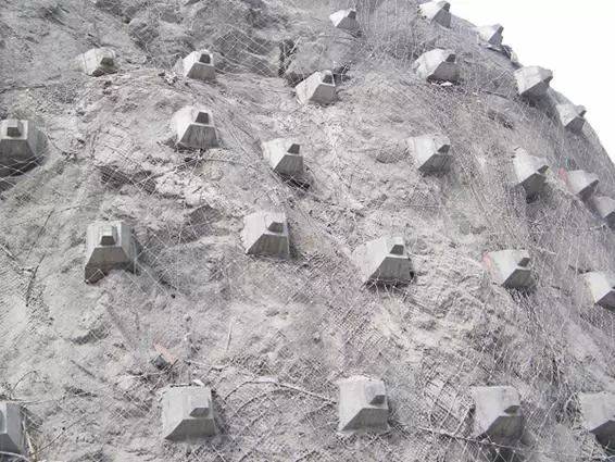 边坡锚固防护锚杆框架和预应力锚索