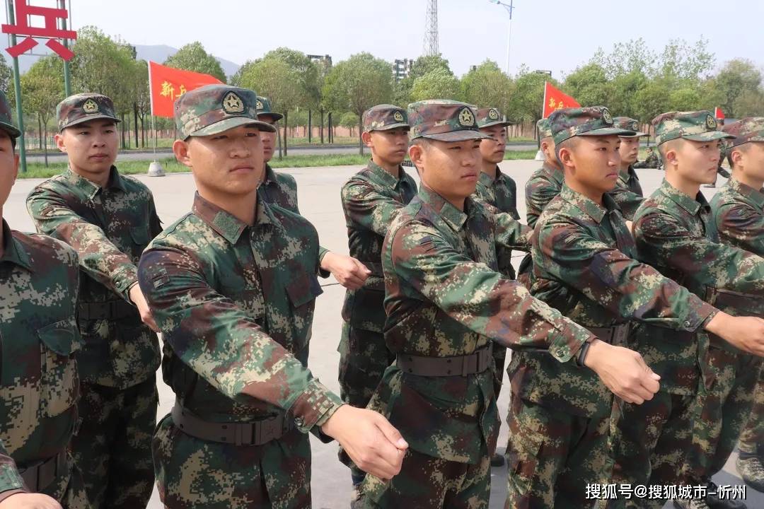 复制→粘贴,大学生→火箭军!_训练