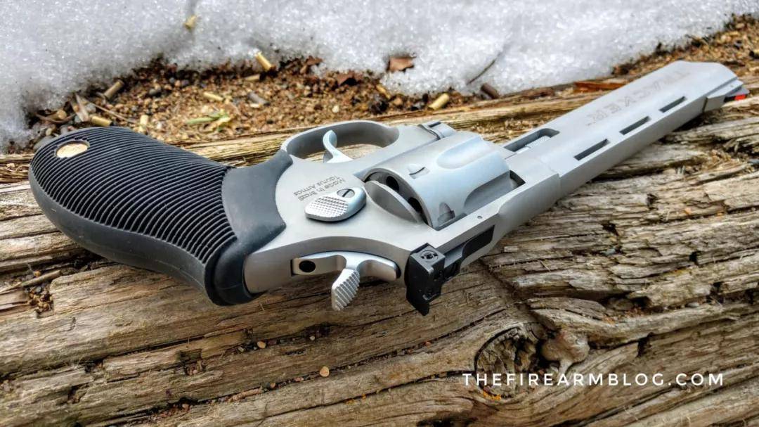 总的来说陶鲁斯"追踪者"17是一支很好,很准的转轮手枪,橡胶握把虽然看