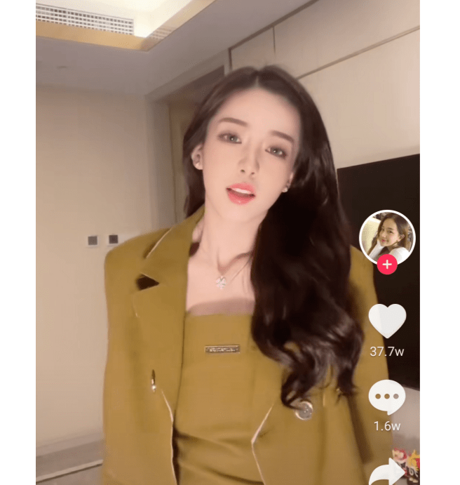原创有种反差叫网红迅猛龙生图里的她尖嘴猴腮大肚腩很抢镜