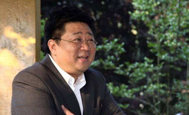 梁冠华:当初因出演神探狄仁杰走红,娶了女导演现在生活幸福