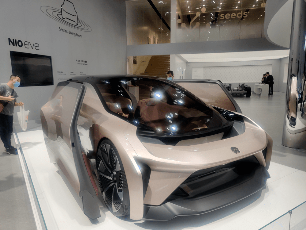 造型前卫的蔚来汽车 各种蝶翼门,剪刀门更是赚足了目光.