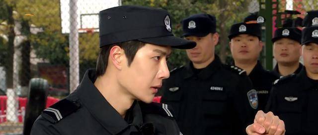 王一博挑战特警现场格斗练习参与实战让人佩服
