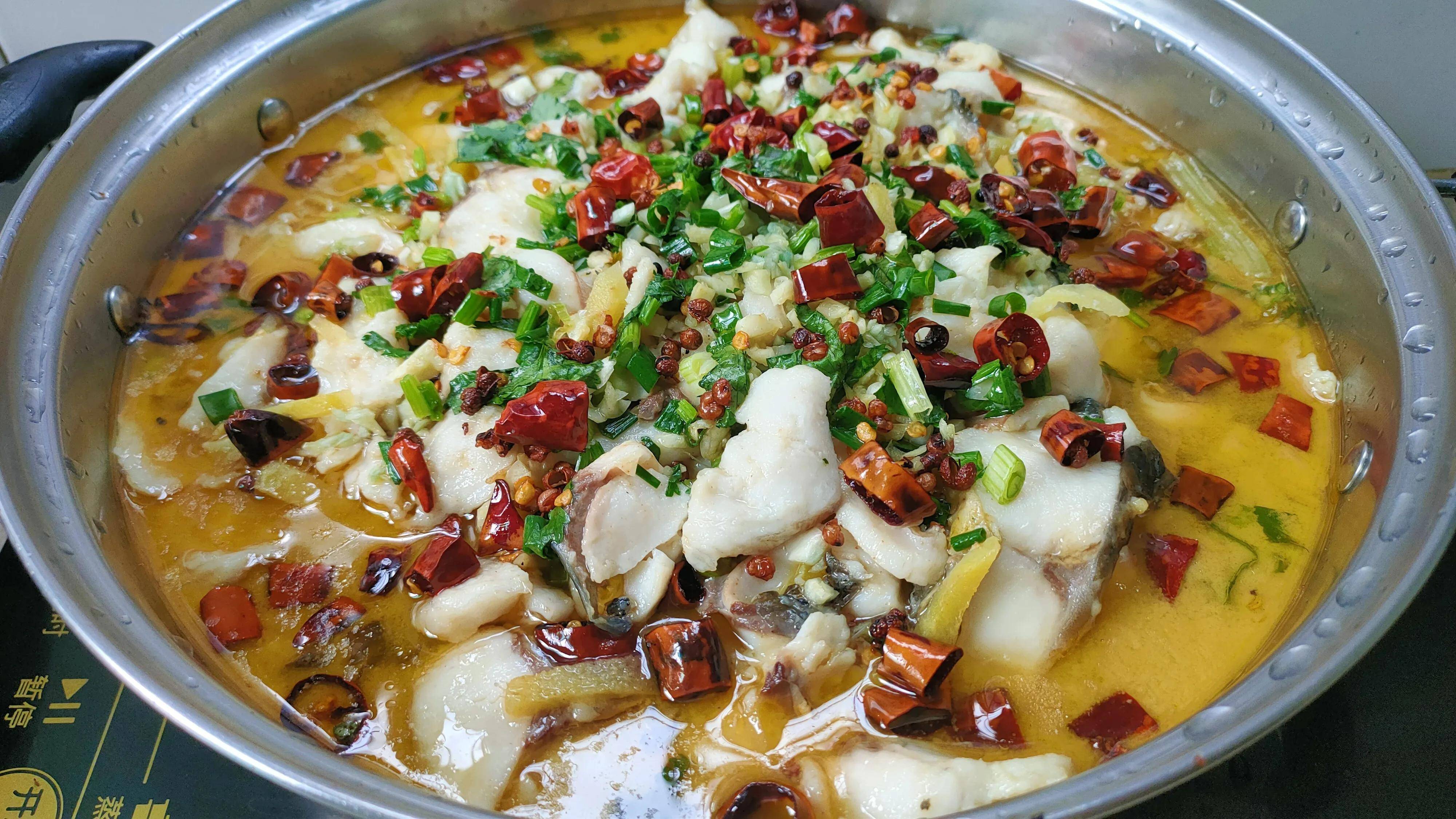 这样子做出来的酸菜水煮鱼非常的开胃下饭营养又简单.