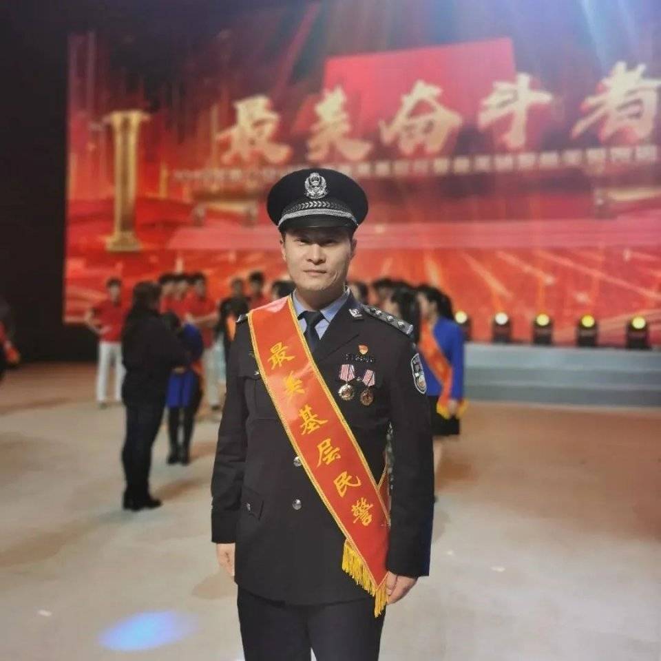 汴梁人物李威威特警尖兵护平安一身肝胆铸警魂