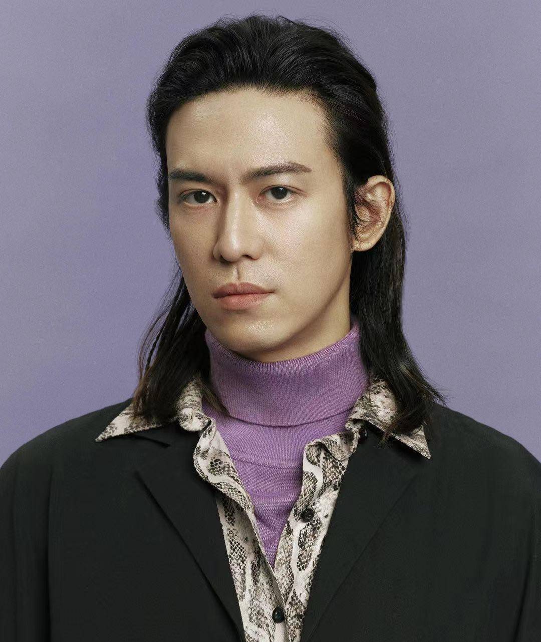 曾是黑道太子爷42岁未婚0绯闻如今他糊到给90后新人演员作配
