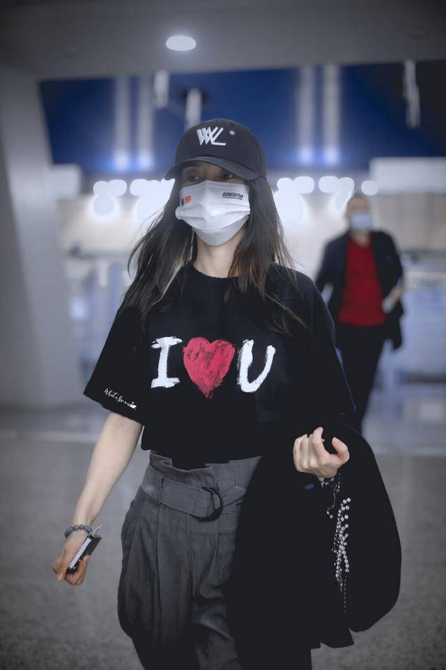 和好了?黄晓明Baby又穿情侣装 印"我爱你"