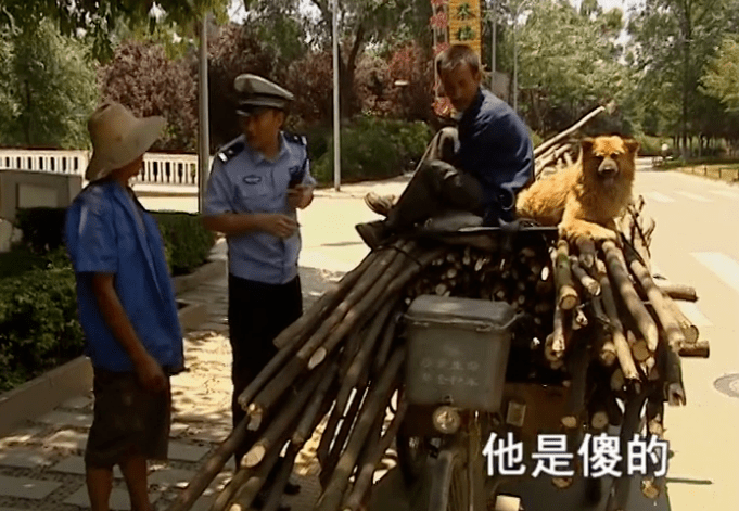 父母双亡,妻离子散:感动全网的"福贵"大爷,如今怎么样了?_谭警官