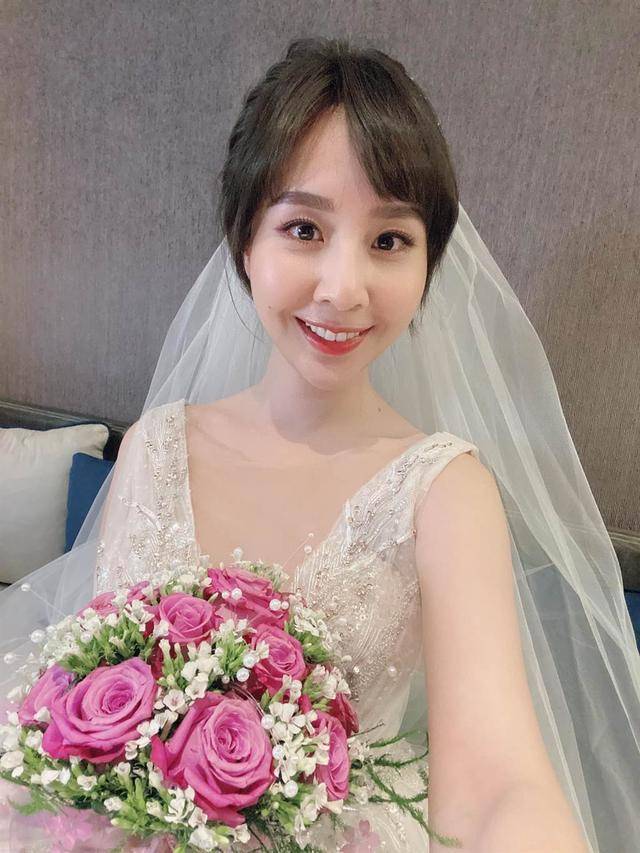 低胸婚纱照片_新娘婚礼低胸婚纱照片(2)