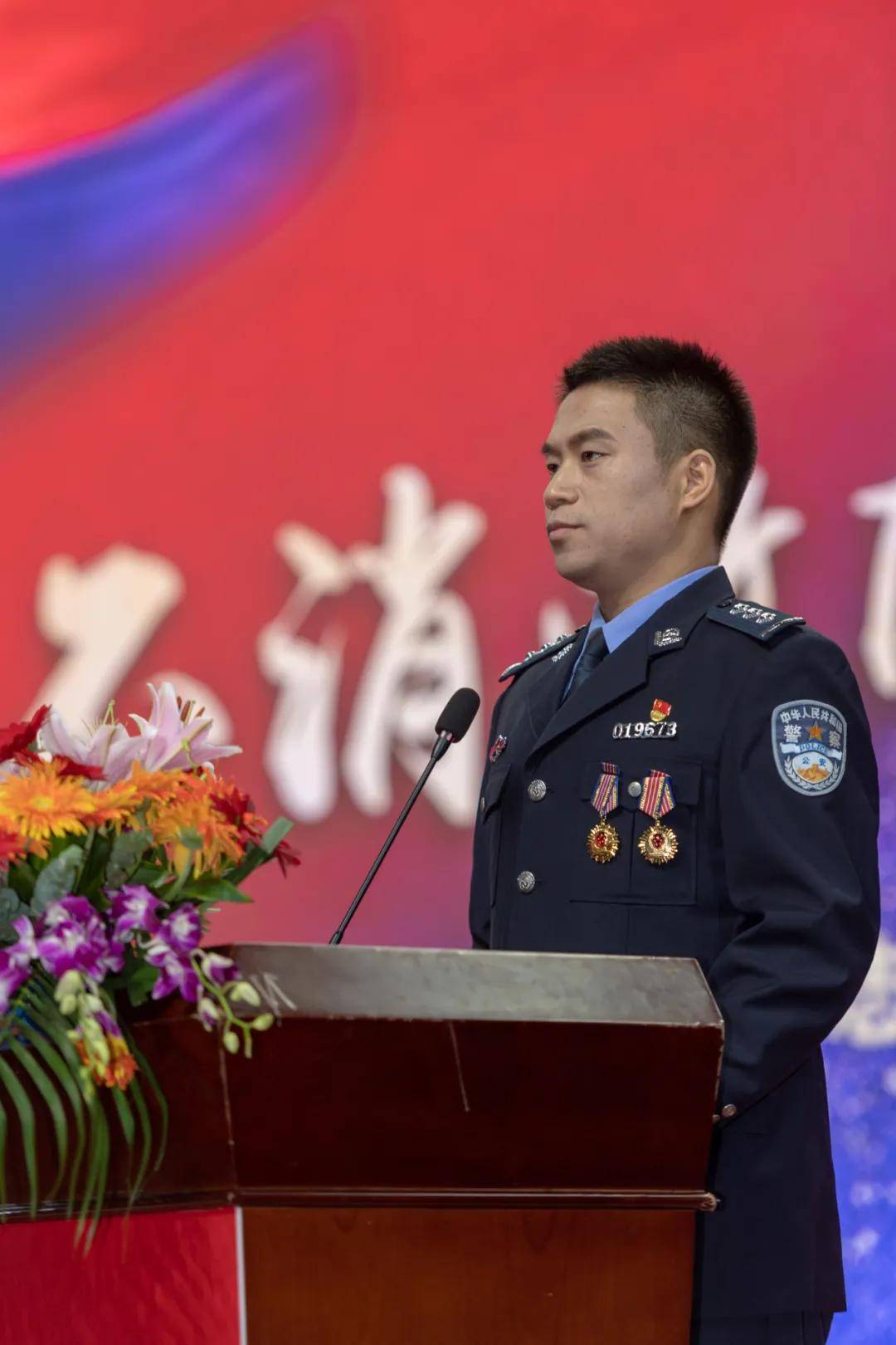 姓名命名的中队,作为这样一支"雷锋式警队"的队长,唐志勇化压力为动力