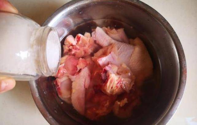 做鸡肉怎么能把腥味去掉 5d8f87b1fa1c4888bf644fa84796e219.jpeg