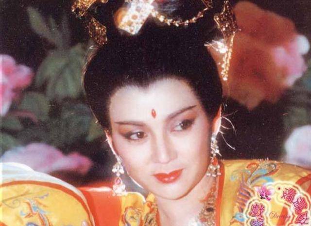 她是最美"武则天,童星出道本来前途一片光明,却遇上黑心父母_冯宝宝
