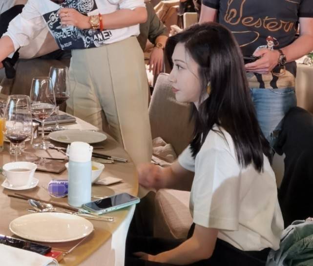 司藤答谢宴举行,网友:办得倒像婚礼