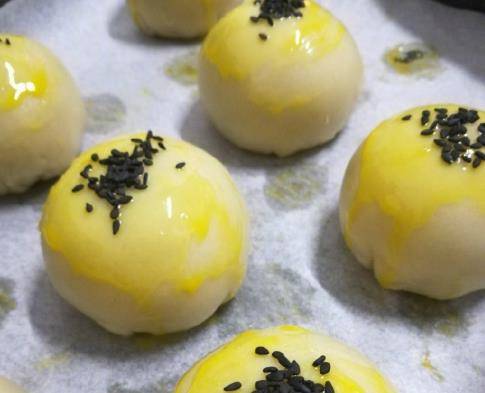 如何做蛋黄酥里的蛋黄 973c3bd97997409f8728857185778807.jpeg