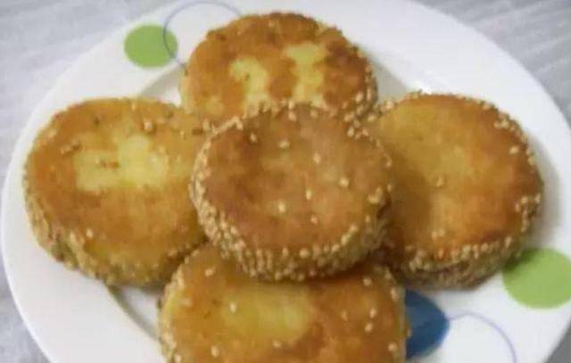 怎样做红薯饼好吃又简单 9e9f4345f0614b429bbb1be13b0f35d7.jpeg