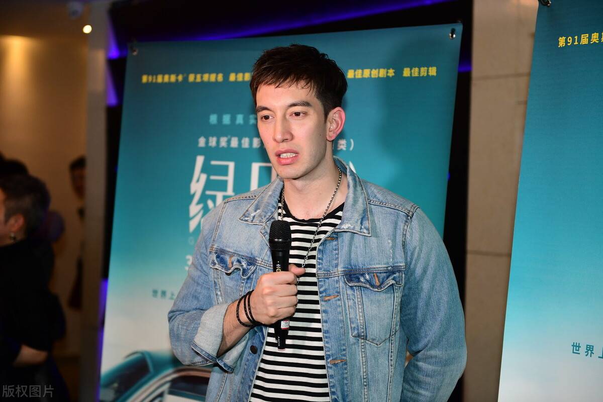 2012年4月,一个名叫"mike隋"的网红发了一支视频,名叫《老外屌丝中文