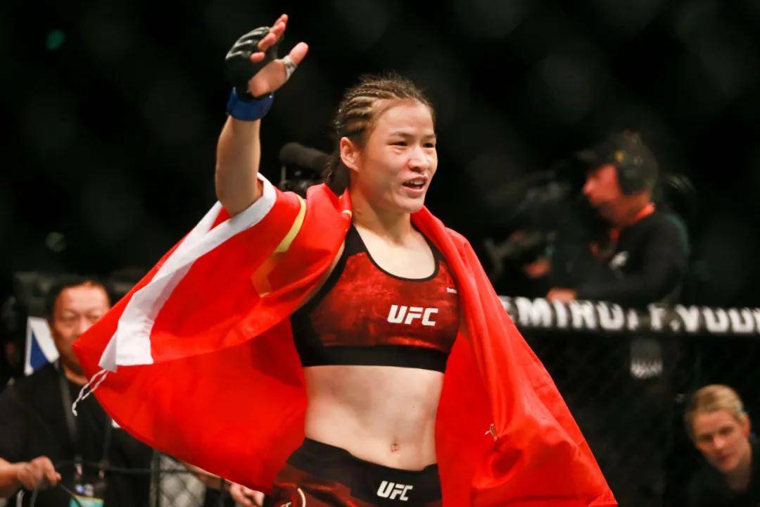 温柔又凶狠可爱又强壮拳击手张伟丽的擂台内外